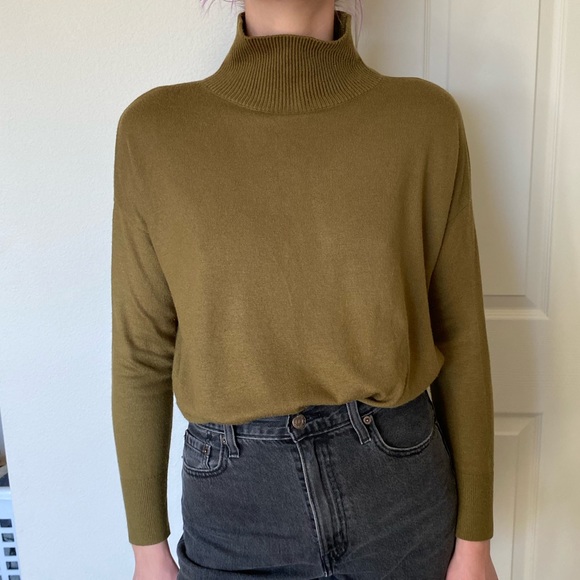 LOFT Tops - Turtle neck shirt